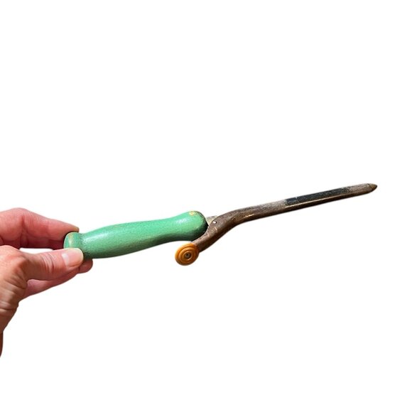 Antique Small 5" Barrel Curling Iron with Green Wooden Handle - Picture 2 of 10